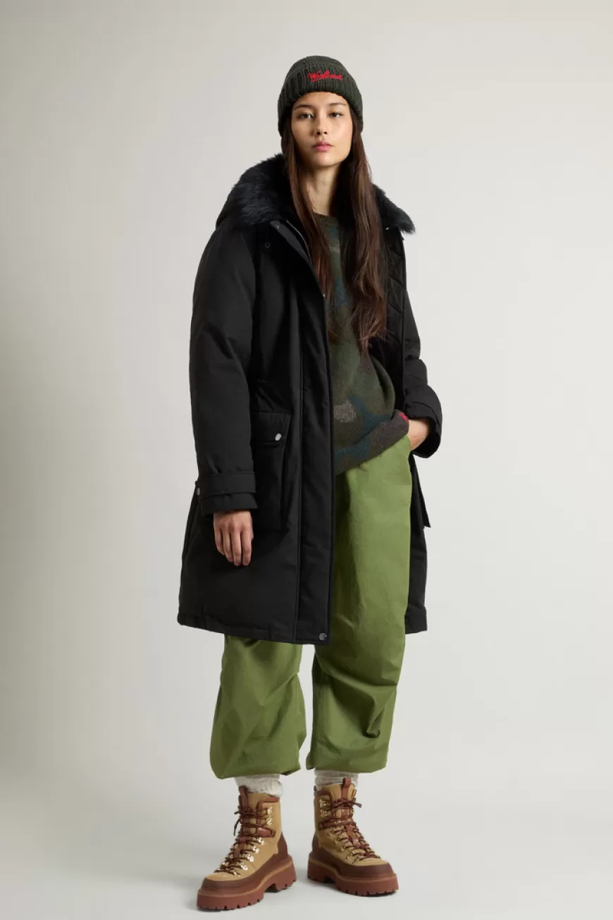 Arctic Parka aus Mountain Cloth mit Kapuze und abnehmbarem Pelz>Woolrich Shop