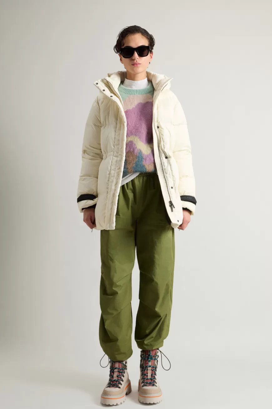 Daunenjacke Alsea aus Stretchnylon mit abnehmbarer Kapuze>Woolrich Fashion