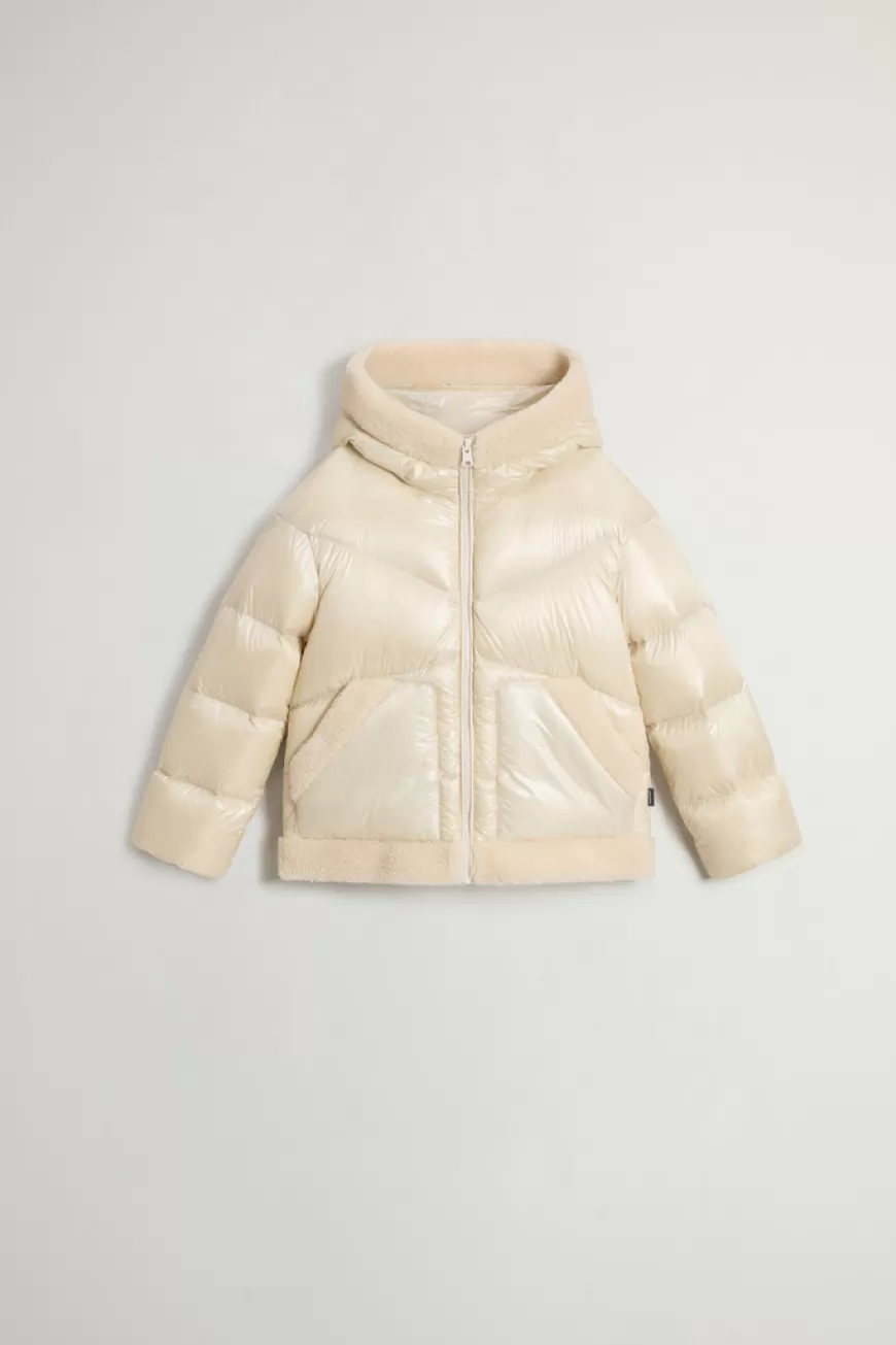 Daunenjacke für Mädchen aus glänzendem Nylon mit Besätzen aus Sherpa>Woolrich Store