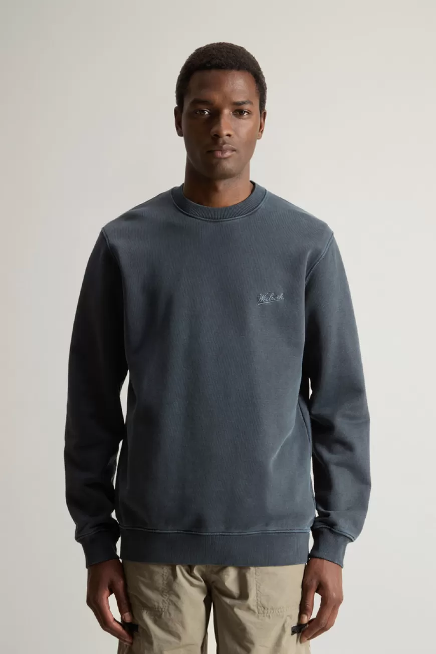 Stückgefärbtes Sweatshirt mit Rundhalsausschnitt aus reiner Baumwolle mit aufgesticktem Logo>Woolrich Shop