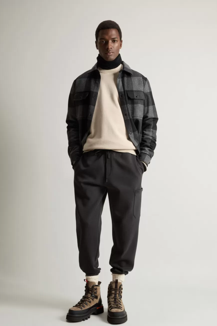 Stückgefärbtes Sweatshirt mit Rundhalsausschnitt aus reiner Baumwolle mit aufgesticktem Logo>Woolrich Fashion